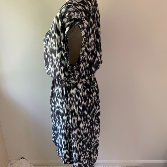 Express Black and White Dress SZ. XS - Picture 3 of 4
